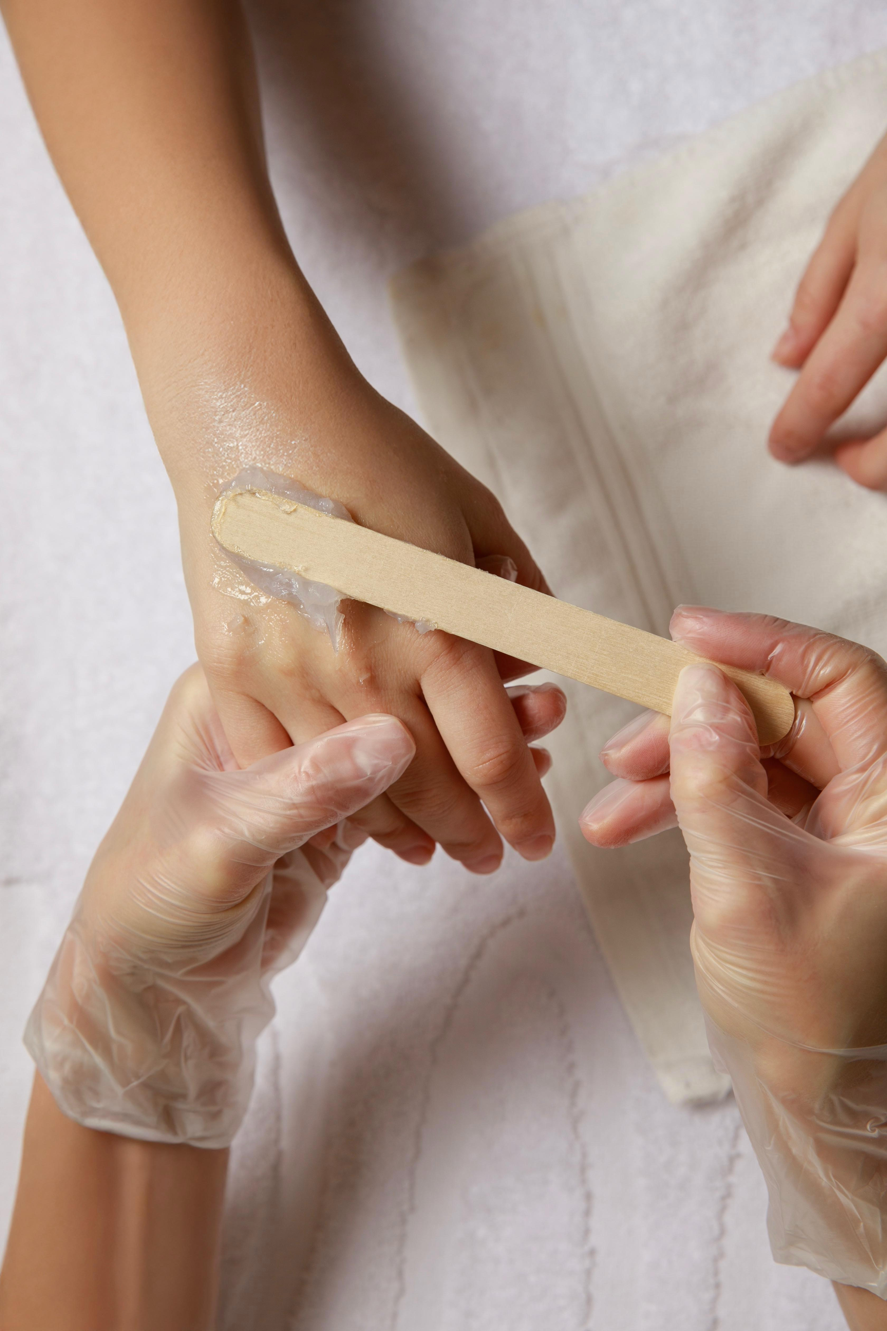 HAND FACIAL